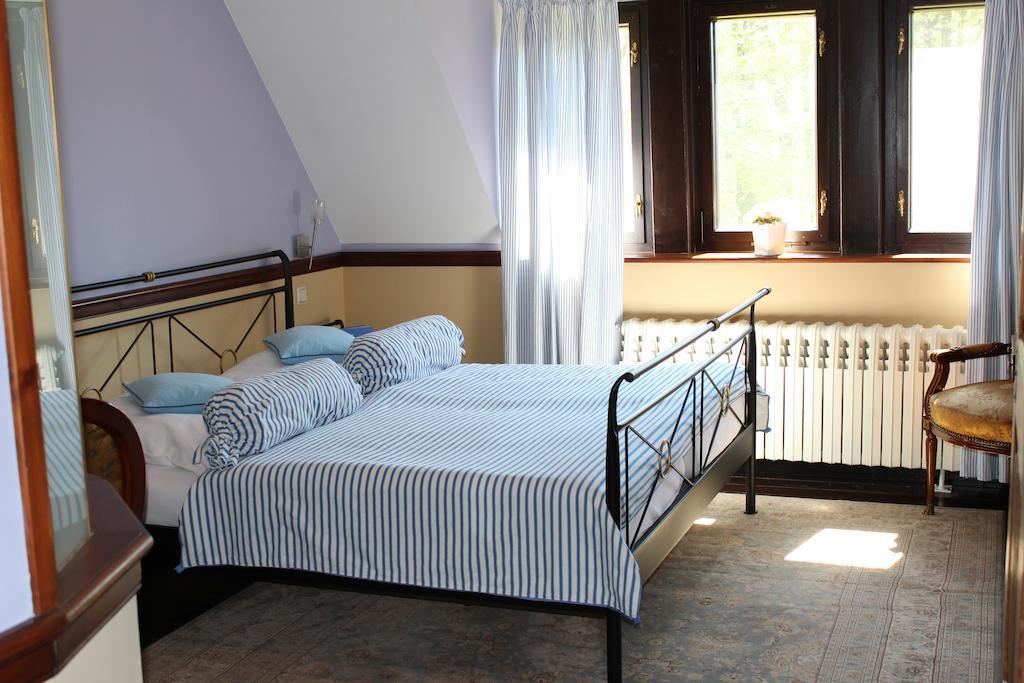 Hotel Gutshaus Kubbelkow à Bergen Auf Rugen Chambre photo