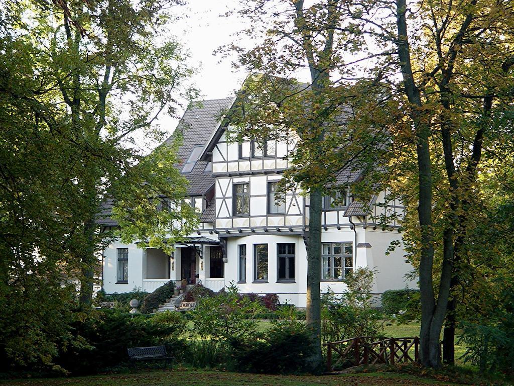 Hotel Gutshaus Kubbelkow à Bergen Auf Rugen Extérieur photo