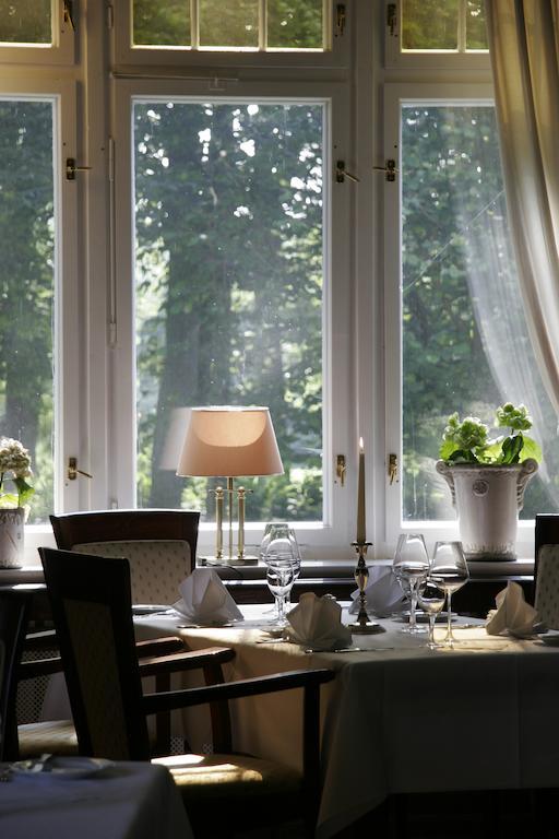 Hotel Gutshaus Kubbelkow à Bergen Auf Rugen Extérieur photo
