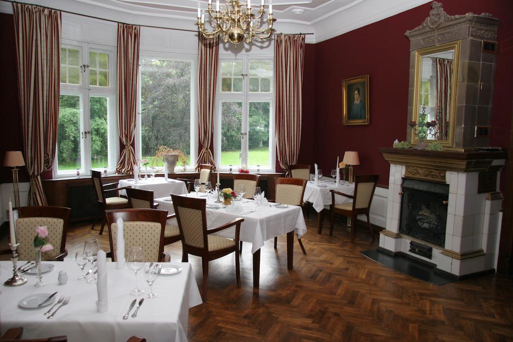Hotel Gutshaus Kubbelkow à Bergen Auf Rugen Extérieur photo