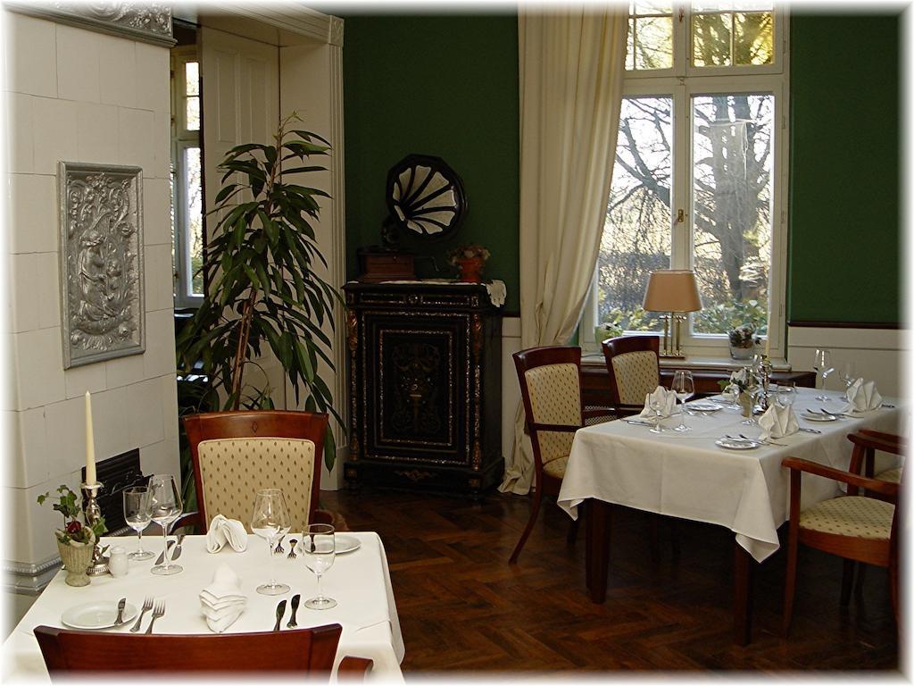 Hotel Gutshaus Kubbelkow à Bergen Auf Rugen Extérieur photo